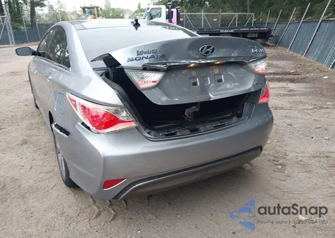 2015 Hyundai Sonata Hybrid Limited z USA, uszkodzony, nr VIN KMHEC4A49FA129813